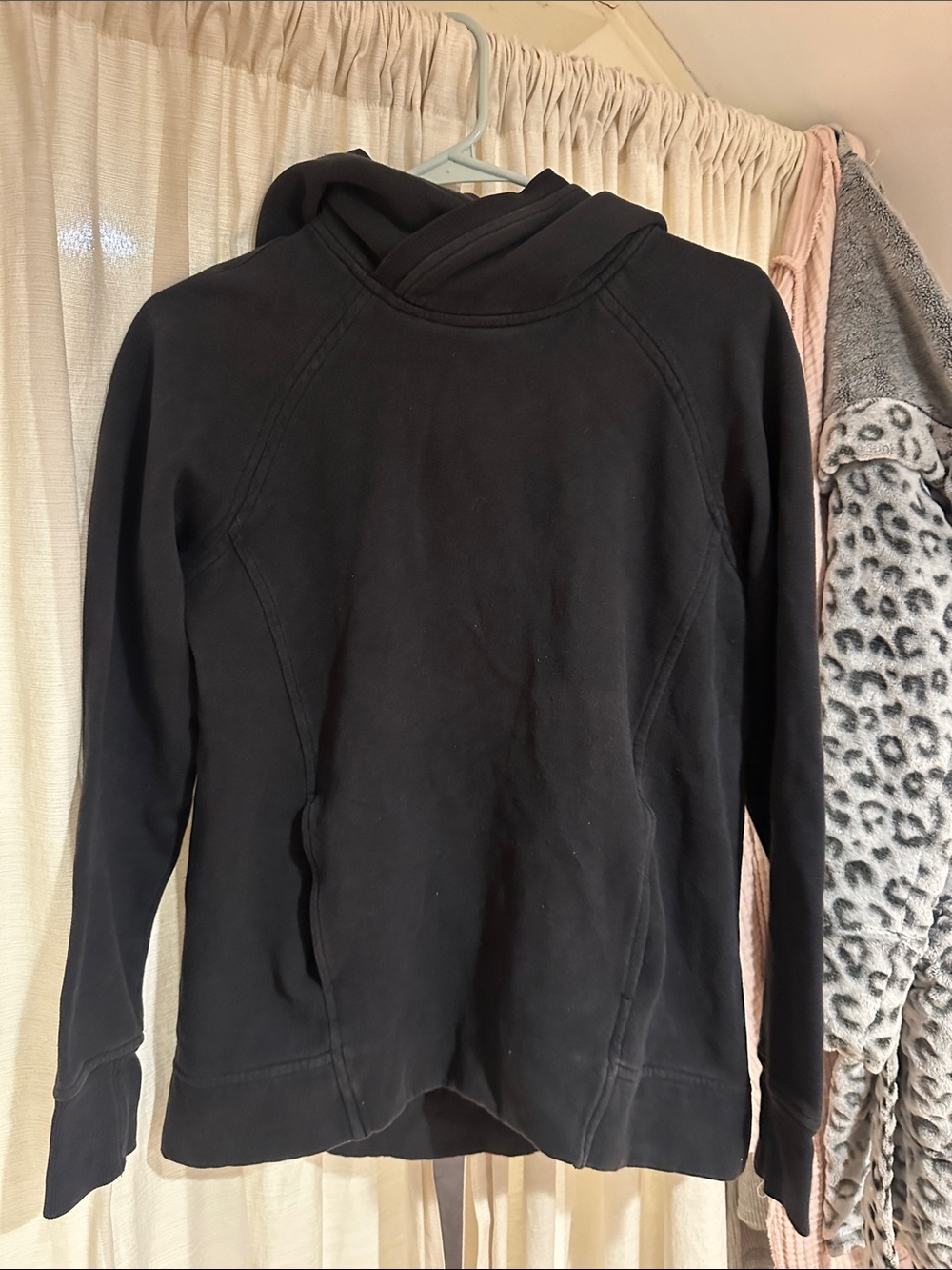 LULULEMON SIZE 6 BLACK HOODIE SWEATSHIRT